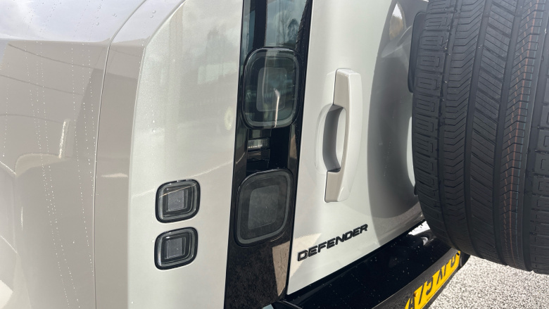 Land Rover Defender 3.0 D350 X-Dynamic HSE 90 3dr Auto Diesel Estate